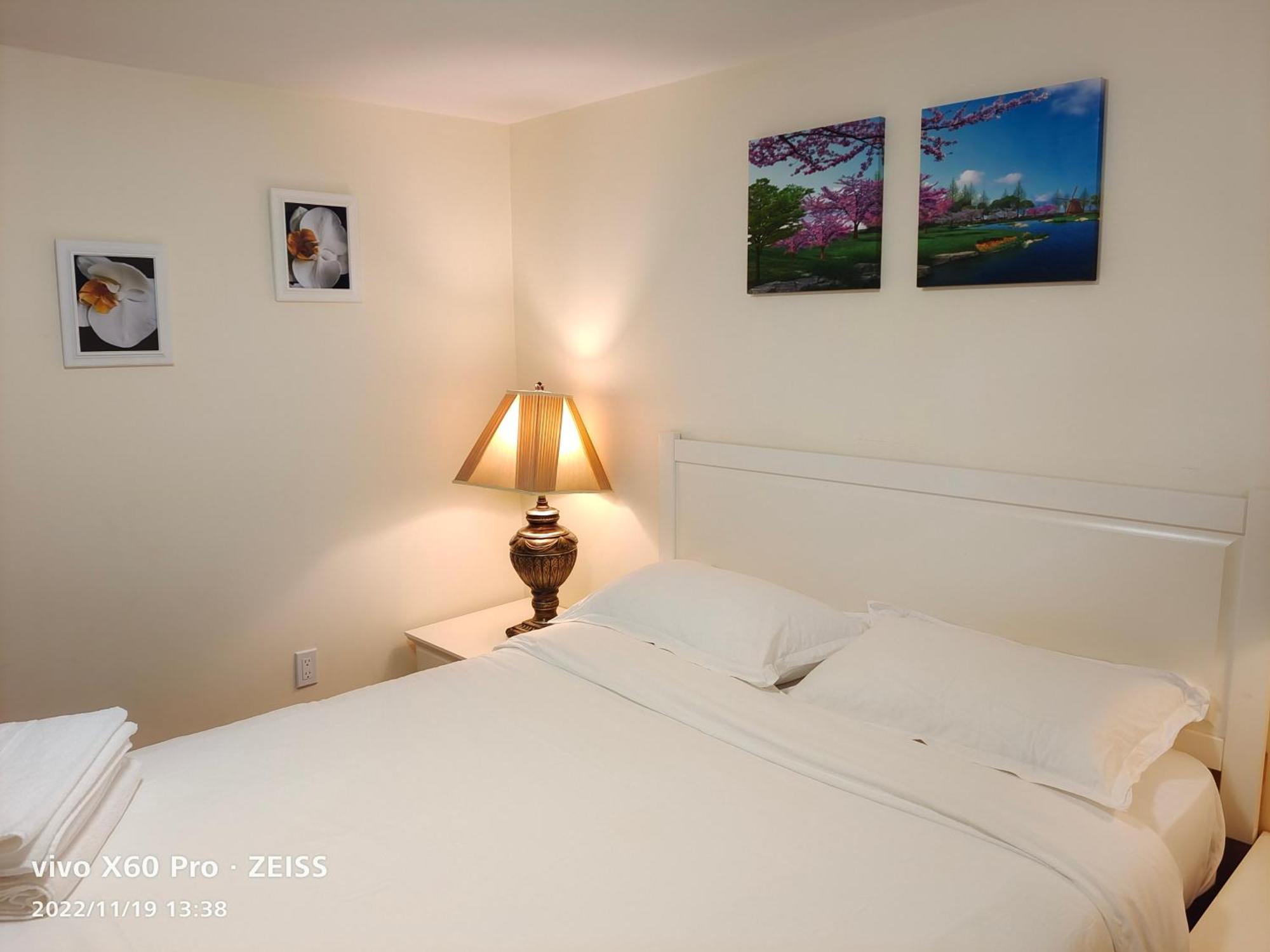 Romantic Homestay Coquitlam Room photo