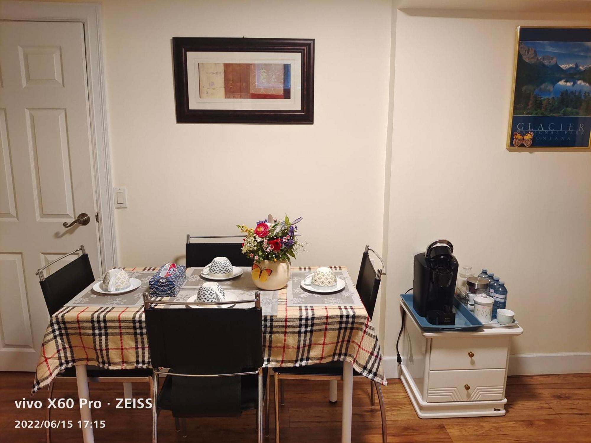 Romantic Homestay Coquitlam Room photo